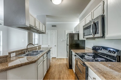 Modern cozy condo with garage. Minutes from Domain Main Photo
