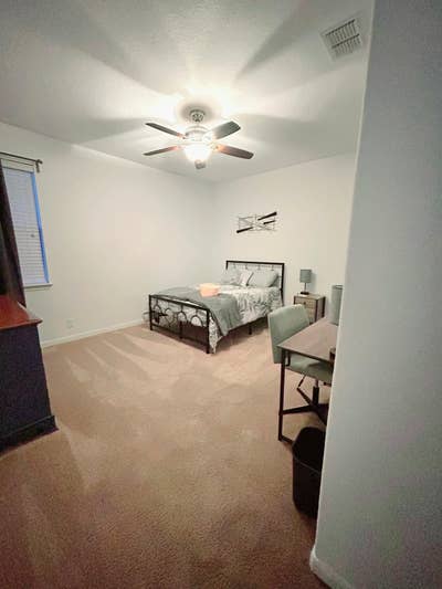 Cozy 1 Large Bedroom Room with walk_in closet for Main Photo