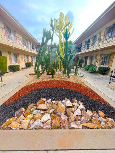 Remodeled Lower Level Apartment in Pasadena! Main Photo