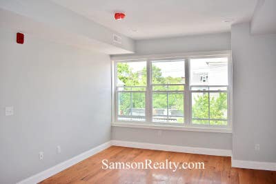 Newish 1 Bed on Wickenden at Hope Samson Realty 94 Main Photo