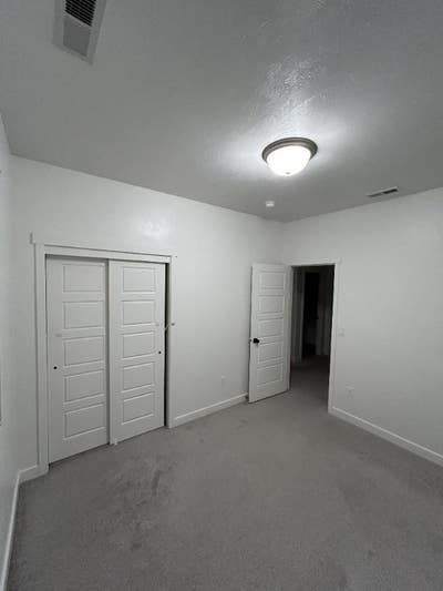 Private Townhome Room_QuietCleanGreat Location_$m Main Photo