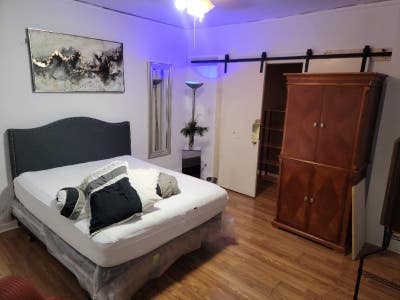 Spacious _Bedroom Apartment Near Metra & Lakefron Main Photo