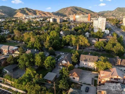 2 Rooms for rent in a 9 BR spacious House_ block  Main Photo