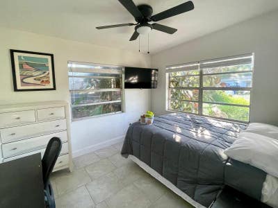 $mth Utilities included_Furnished room in the hea Main Photo