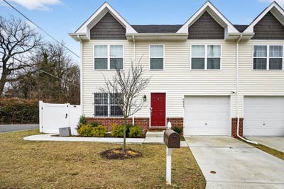 Private _Room Suite + Private Bath_Utilities Incl Main Photo