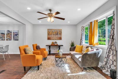 Beautiful Room for Rent in a 4 Bed 2 Bath Home Main Photo