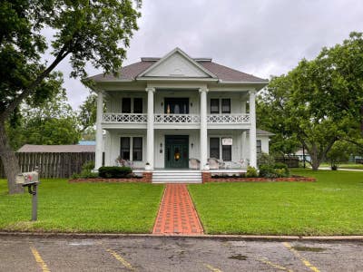 Furnished! Month to Month! Historic Mansion! Main Photo