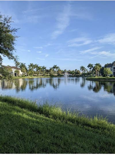 Room with private bathroom 15 min to 5th ave and b Main Photo