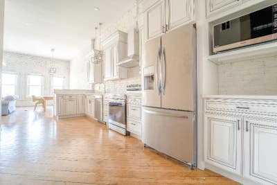 SafeSpacious and Luxurious 1 BR Loft Downtown Main Photo