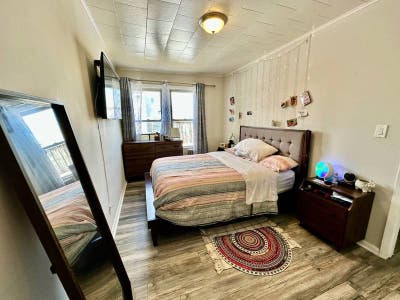 2 Beds Apartment in Beautiful Astoria  Main Photo