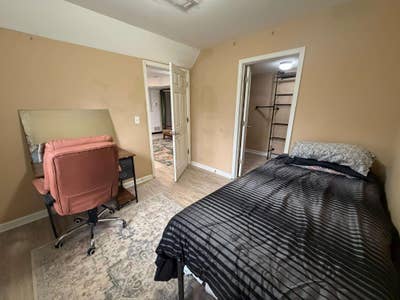 Furnished Ground Floor Apaprtment in Suburban Home Main Photo