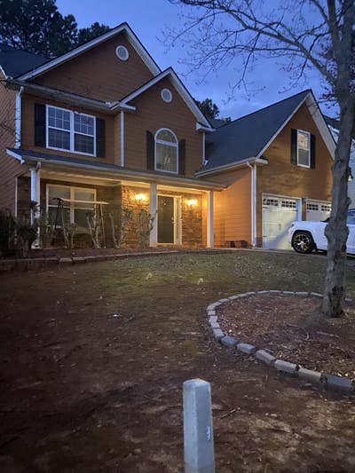 Rooms for rent spacious 3000 sq. Ft.  home in D Main Photo