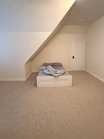 Spacious room with private bathroom.  Main Photo