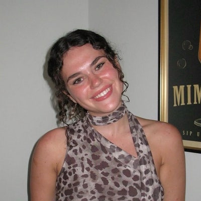 Recent college grad looking for a roommate/pl... Main Photo