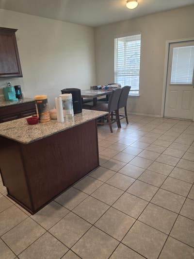 Need roommate Main Photo