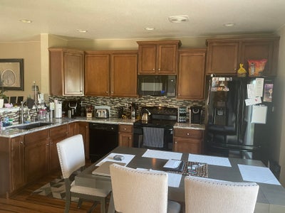 Room Available with shared bathroom Main Photo