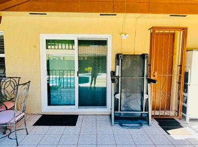 Room  for rent with independent entrance. Main Photo