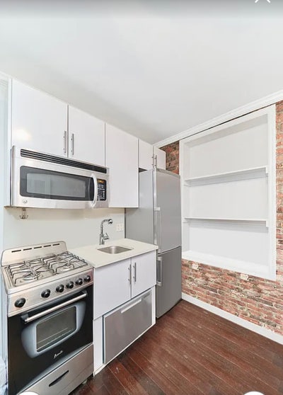 Selling room in Lower East Side Main Photo