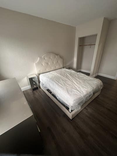 Room for rent Main Photo