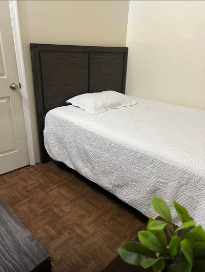 Furnished Private Room Near Train w/ AC  Main Photo