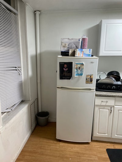 Room for rent available now  Main Photo