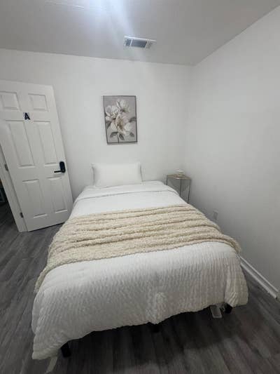 Private Room in Dallas – All Utilities Included Main Photo