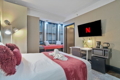 Studio King & Ensuite Bath - Midtown Manhattan Main Photo