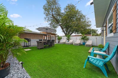 Bright & Cozy Master bedroom ready for you Main Photo