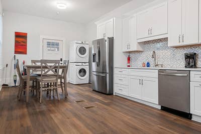 Historic Springfield Mansion  Rooms 200+ sq ft Eac Main Photo