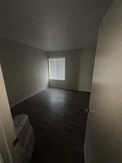 Looking for Roommate  Main Photo