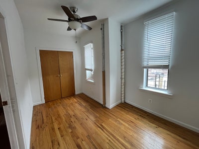 Room for rent in 2 bedroom sunlit apartment in Cli Main Photo