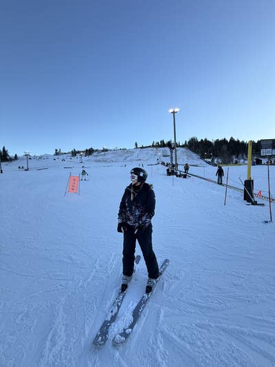 Female looking for a room in Santa Fe Springs Main Photo