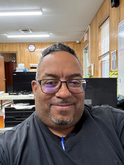 52 year old Male seeks a large room Main Photo