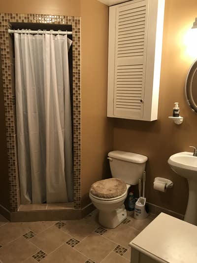 Bedroom and large bath near Mines School, Hospital Main Photo