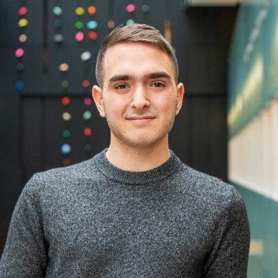 Hi! I’m graduating from the University of W... Main Photo