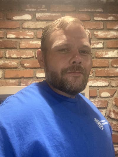 Man and fiance looking for a room in Chatsworth Main Photo