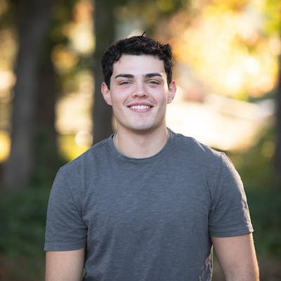 Tech Sales professional looking for room  Main Photo