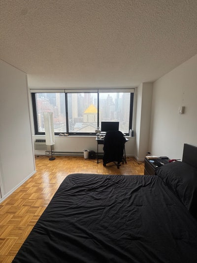 LARGE room available end April [sublet] Main Photo