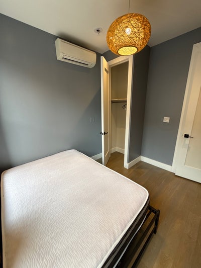 Furnished Room W/ Private Bath in Trendy Ridgewood Main Photo