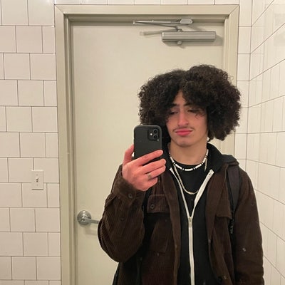 Hey I’m Xavier I’m a young artist looking... Main Photo