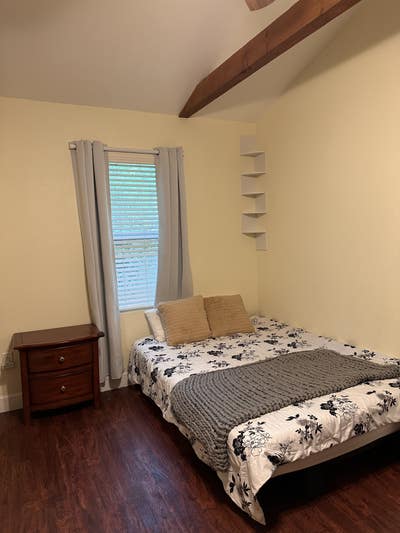 Furnished Room w Paid Utilities. Private Entrance! Main Photo