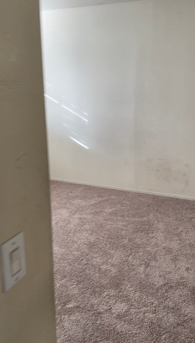 Single Bedroom with Shared Bathroom Main Photo