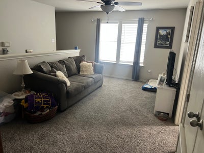 Spacious home in Buda Main Photo