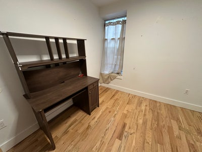 Room available in 4-bed in Ridgewood Main Photo