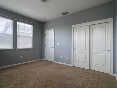 Room available for Move in  Main Photo