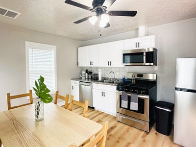 Spacious & Modern Houston Multiplex Close to Downt Main Photo