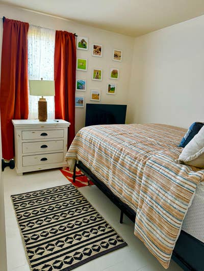 Stylish Comfy Room Main Photo