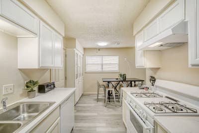 East Riverside  Oltorf Gem | Near St. Edwards, ACC Main Photo