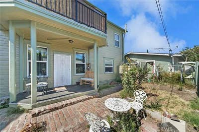 Largetwo_level room in charming communal Victoria Main Photo