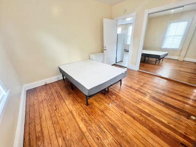 Private Room_ Utilities Included_Be Right in the  Main Photo